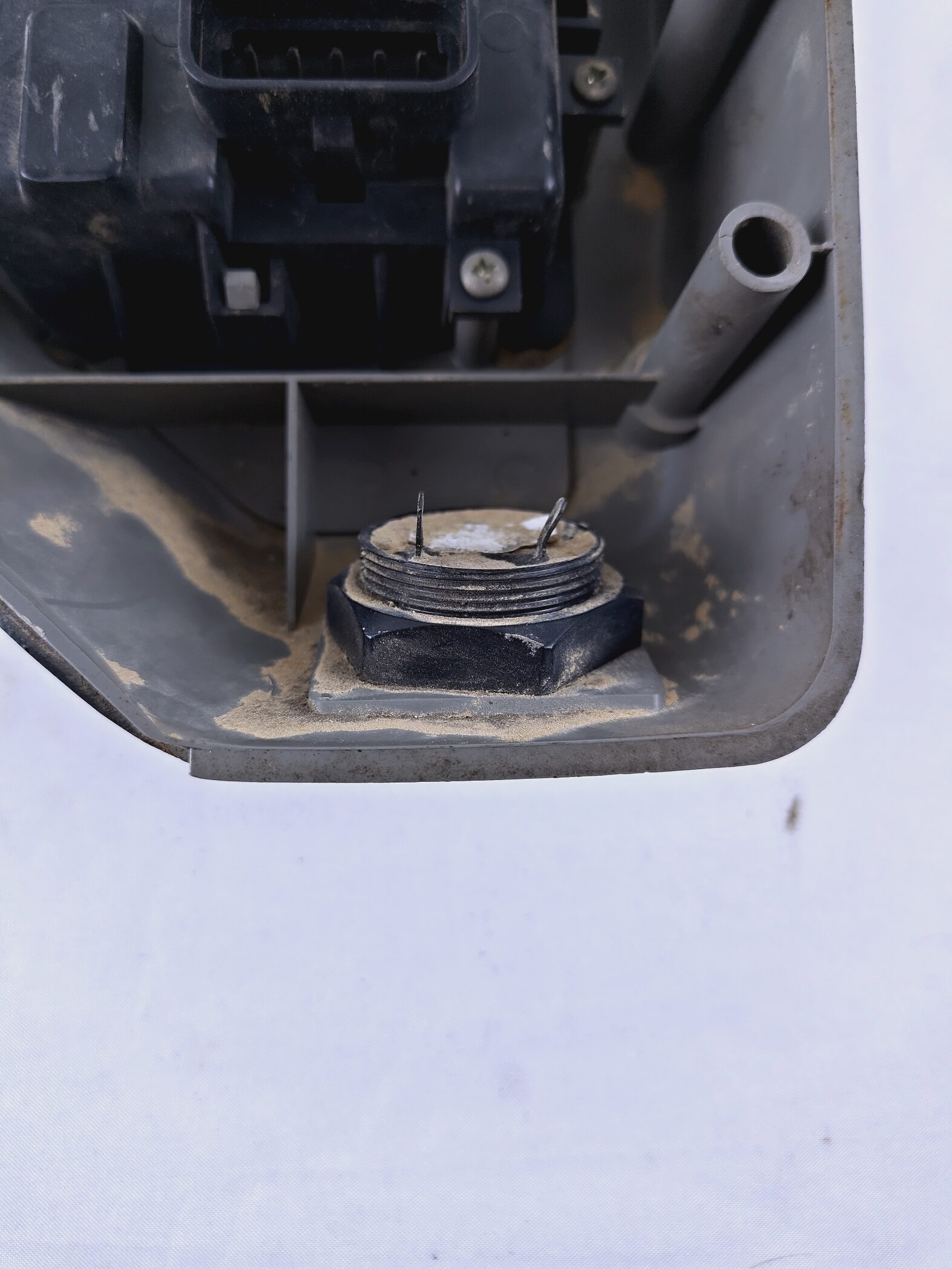 BOBCAT INTERLOCK CONTROL SYSTEM 背面下方